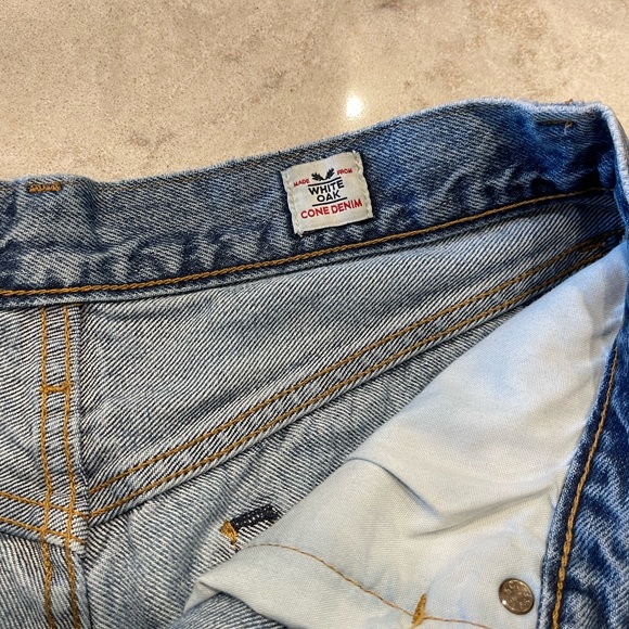 Levi Cut Off Jean Shorts - Picture 3 of 5